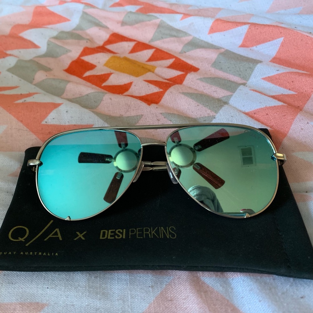 desi x quay high key sunglasses in blue/silver